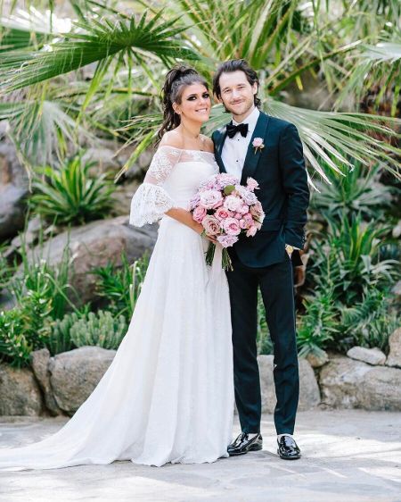 Molly Tarlov Lives a Healthy Married Life With Her Partner.